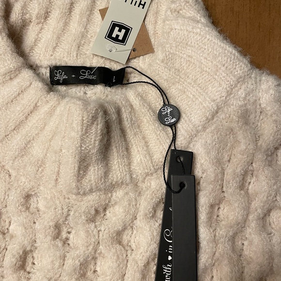 Lyla + Luxe NWT sleeveless sweater. Color cream. Size L - Picture 7 of 10